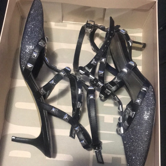 BCBG heels - Picture 4 of 4